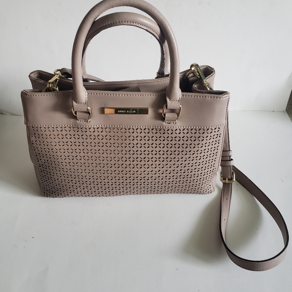 ANNE KLEIN HANDBAG - Arm Bag Or Crossbody - Medium Size - Tan - Like New